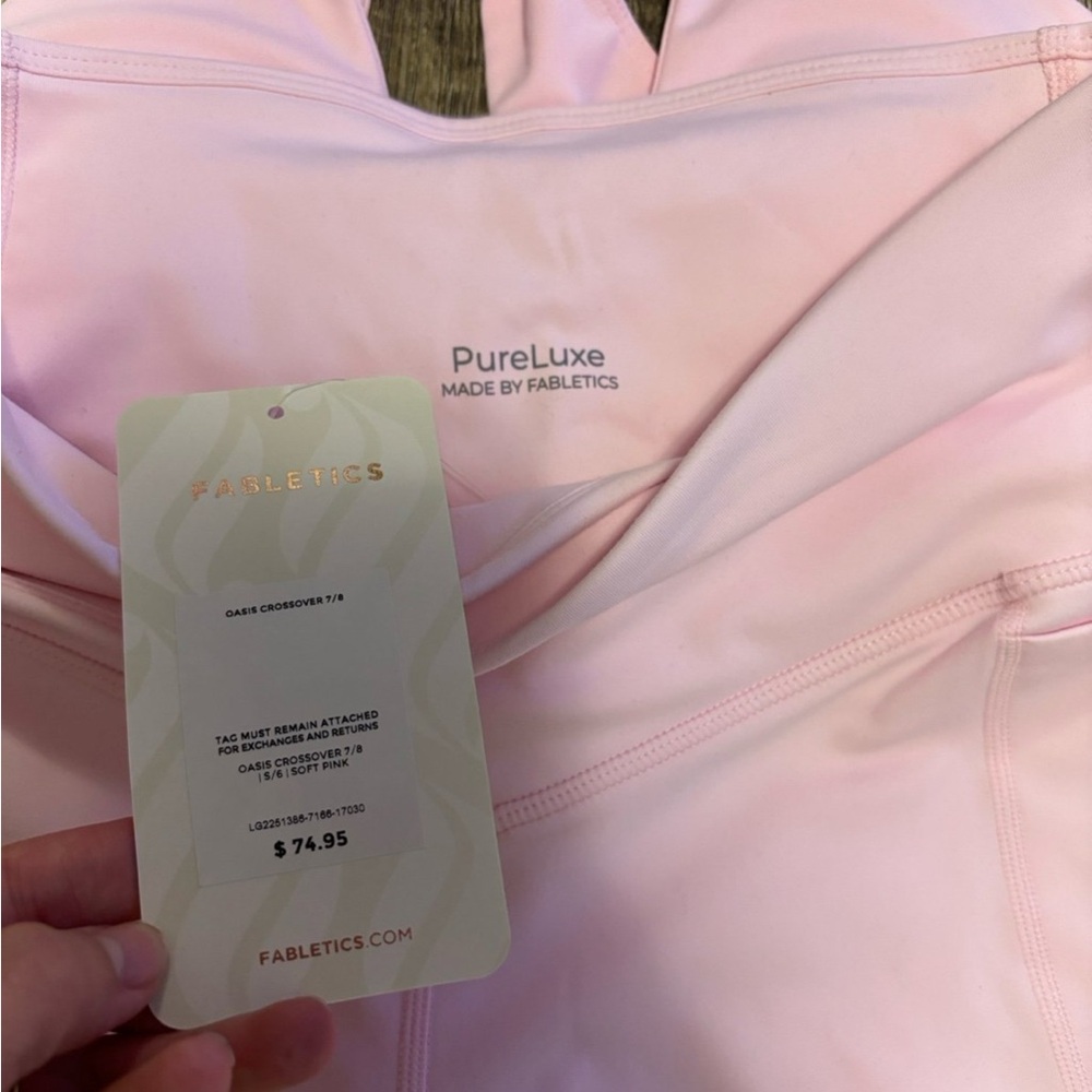 Pink Women's Fabletics active Set - Picture 3 of 4